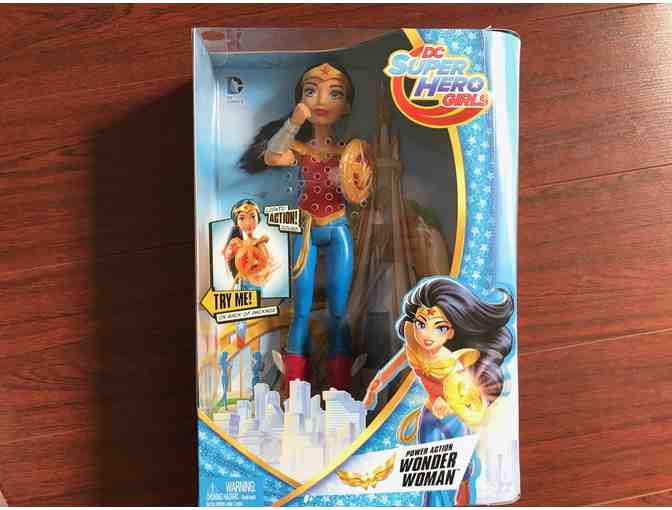 LEGO DC Super Hero Girls Harley Quinn to the Rescue and Power Action Wonder Woman