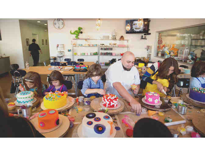 Cake Decorating Experience for 2 at Duff's Cake Mix