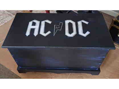AC / DC Vintage Trunk Plus
