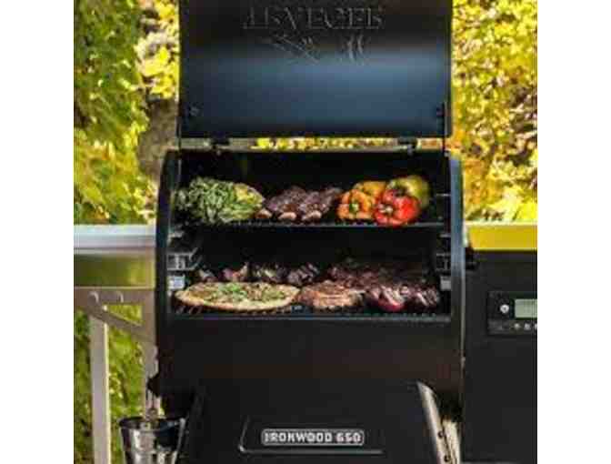 Traeger Grills Ironwood 650 Wood Pellet Grill & Smoker