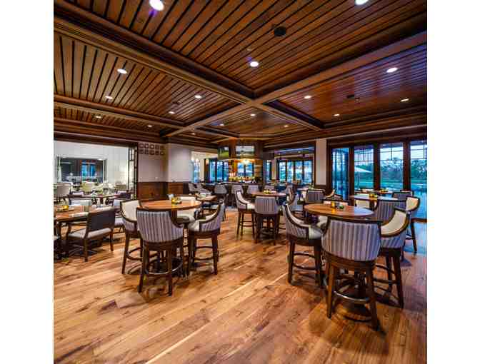 Club Pelican Bay - 3-some w/Food & Drinks!