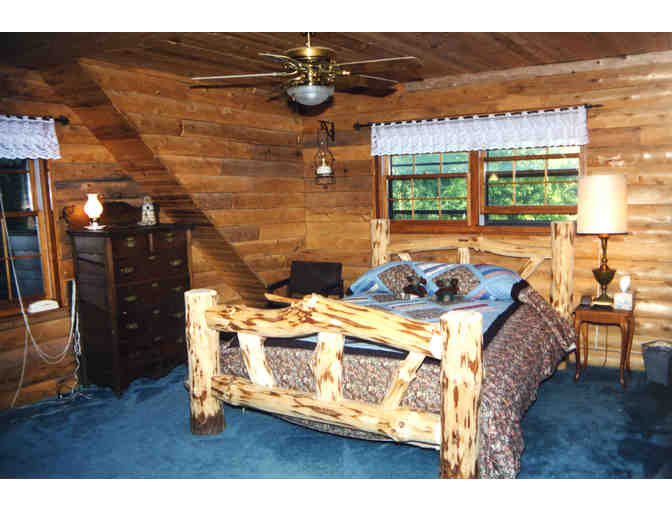 Huge Log Home 3 night Stay located in Wisconsin on the Lakefront