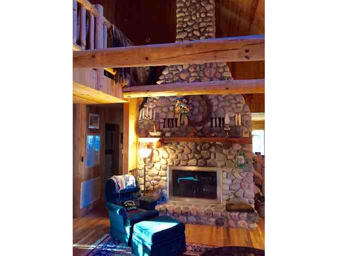 Huge Log Home 3 night Stay located in Wisconsin on the Lakefront
