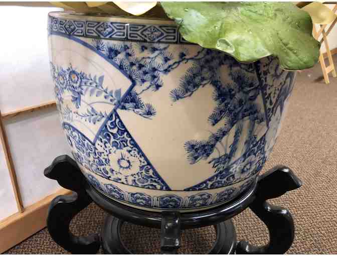 Classic Hibachi with Frog Stand and Water Lilies Decor