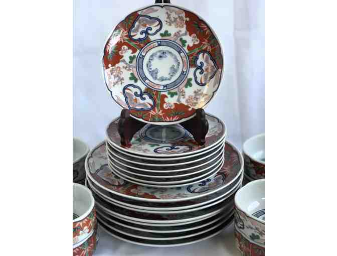 Classic Imari Patterned Dinner Ware (Set of 8)
