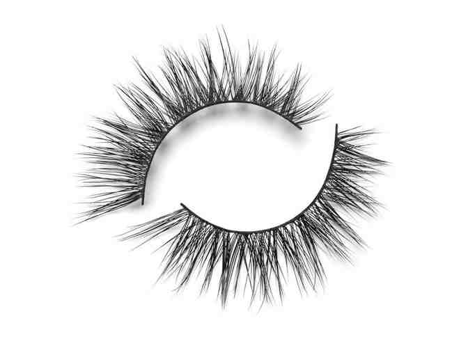 Signature set of eyelashes extensions by Luxe Flair Lashes