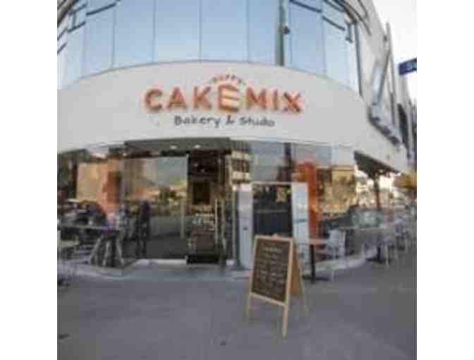 Cake Decorating Session for 2 guests at any Duff's Cakemix location