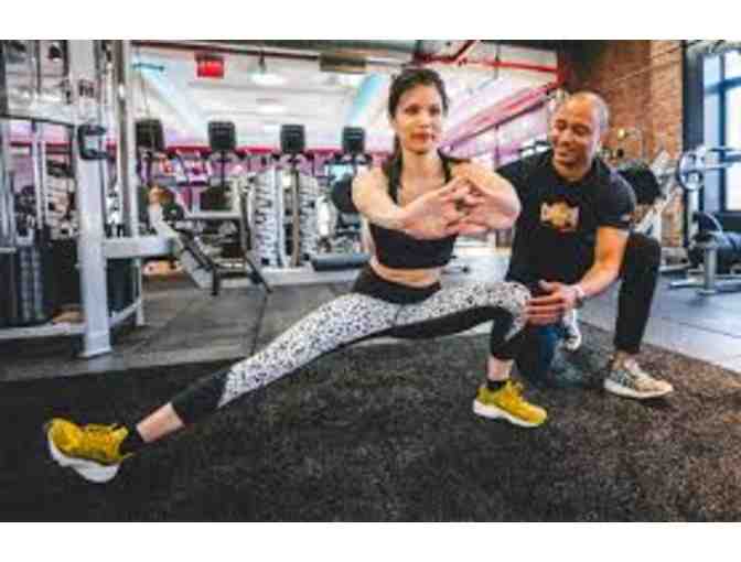 A six month Crunch membership valid at ANY Regular location