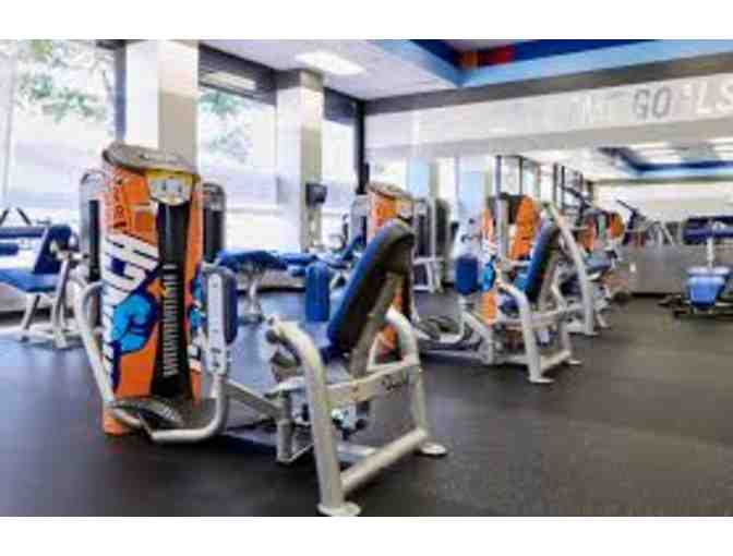 A six month Crunch membership valid at ANY Regular location