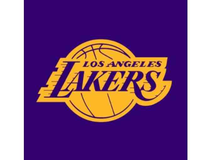 Autographed photo of Los Angeles Lakers' Dorian Finney-Smith, #17