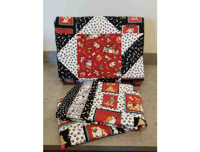 A Queen sized Dog Themed Quilt (80' x 100'), 2 matching pillow shams!