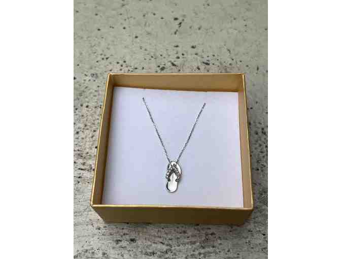 Bring out the beach vibes with this diamond flip-flop pendant set - Photo 1