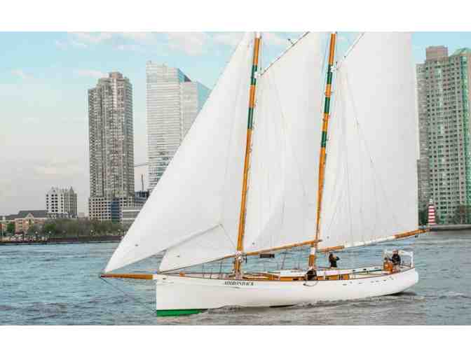 Classic Harbor Line Cruise in New York - 2 Tickets