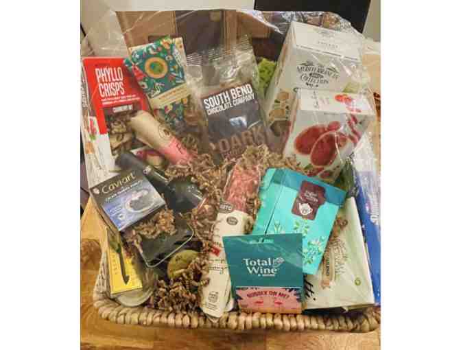 4B Class Basket - 'Deluxe Gourmet Gift & Wine Basket'