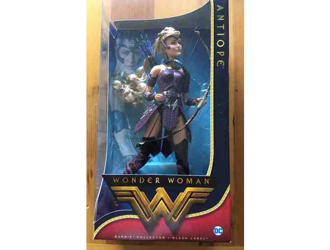 003. WONDER WOMAN and ANTIOPE - collectibles!