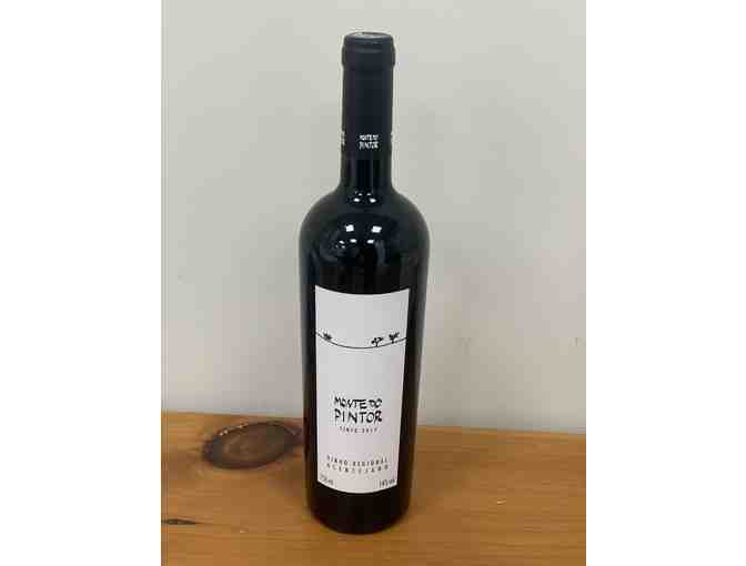 Splash Acacia Wood Cutting Board and Portugal Red Wine