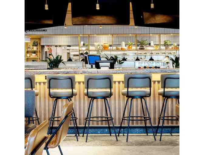 $100 Earls Restaurant Gift Card