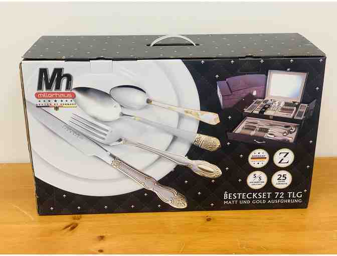 Deluxe Dinnerware Set and Display Case (LOT 1, BROWN MARBLE)