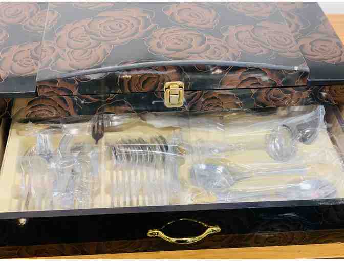 Deluxe Dinnerware Set and Display Case (BROWN AND RED ROSES)