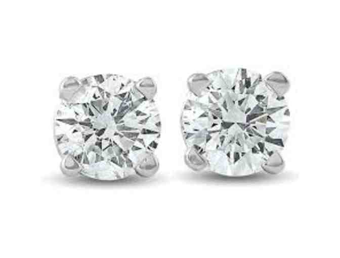 GORGEOUS DIAMOND STUD EARRINGS