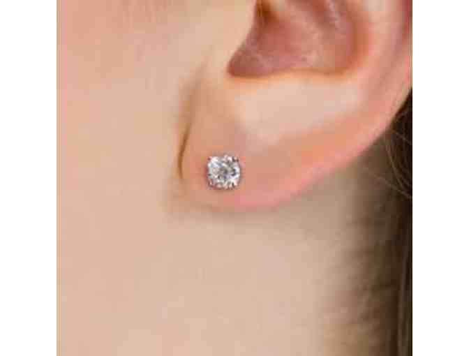 GORGEOUS DIAMOND STUD EARRINGS