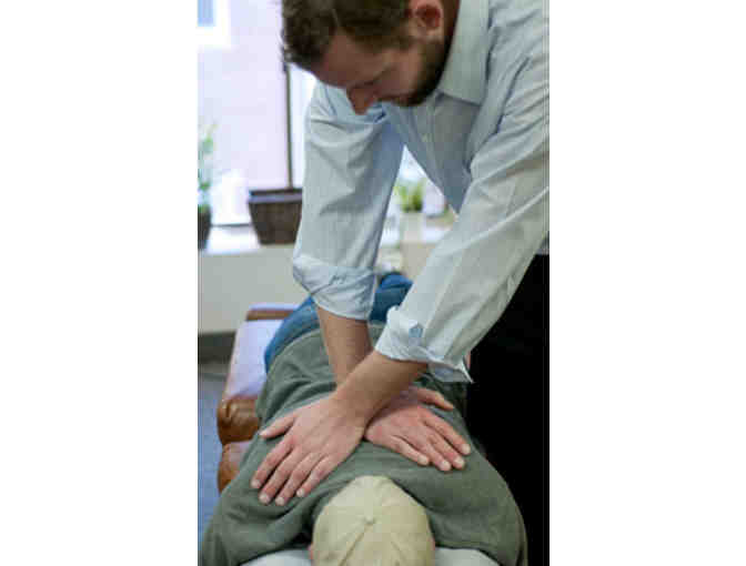 Move Well Chiropractic Consultation - Exam, 1 Treatment, 30-Minute Massage
