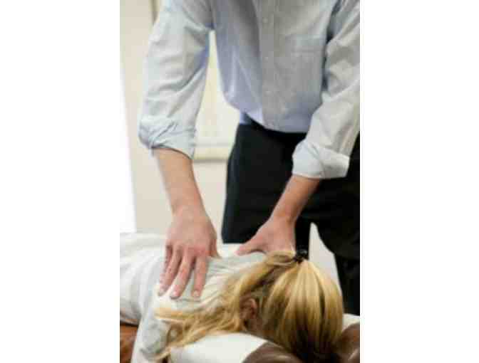 Move Well Chiropractic Consultation - Exam, 1 Treatment, 30-Minute Massage