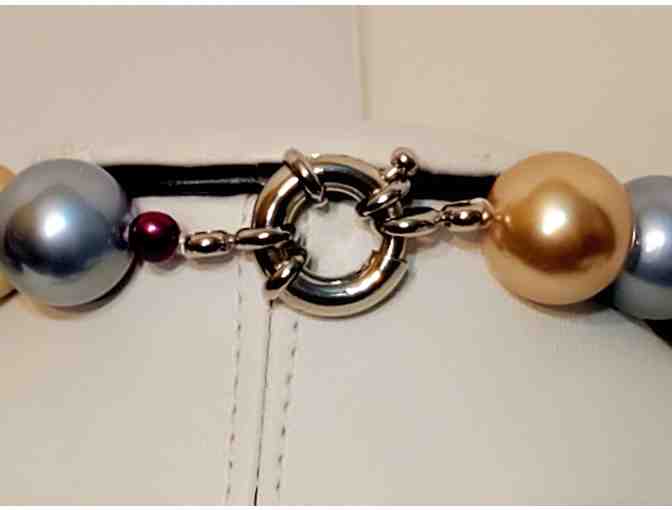 Necklace -- Tri-Color Shell Pearls -- 14 mm -- 18'