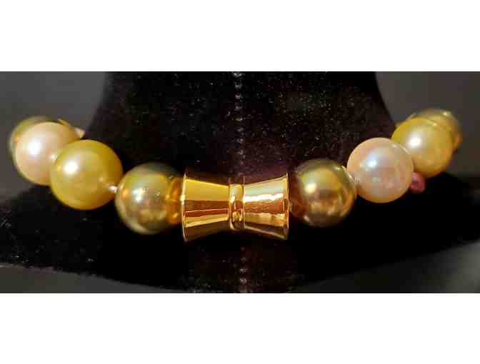 Necklace by Purple Pearl: 16' Tri-Color Shell Pearls 2 greens + white w/ magnetic clasp