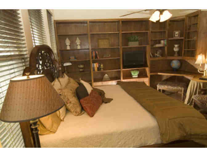 Visit Beautiful San Marcos, TX - 1 Night Stay and Breakfast for 2