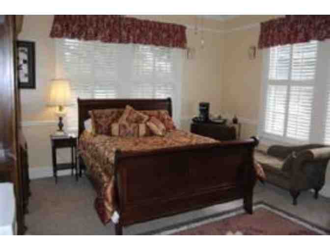 Weekday Get-a-Way to Beautiful Gruene, TX - 1 Night Stay for 2