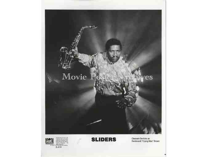 SLIDERS, 8x10 tv studio stills, Jerry OConnell, Cleavant Derricks, John Rhys-Davies