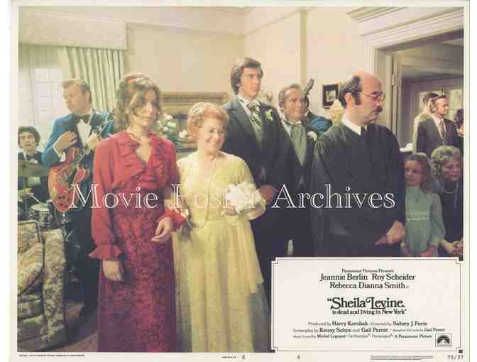 SHEILA LEVINE IS DEAD AND LIVING IN NEW YORK, 1975, lobby card set, Roy Scheider.