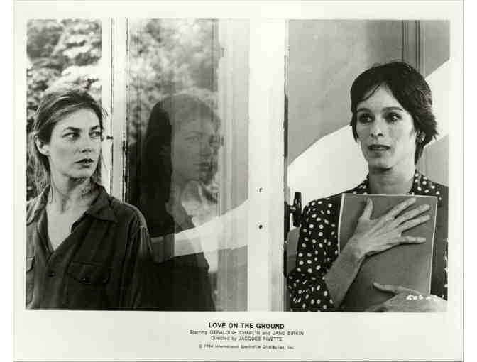 LOVE ON THE GROUND, 1986, press still set, Geraldine Chaplin, Jane Birkin.