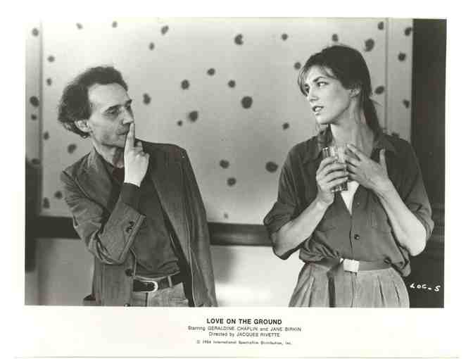 LOVE ON THE GROUND, 1986, press still set, Geraldine Chaplin, Jane Birkin.