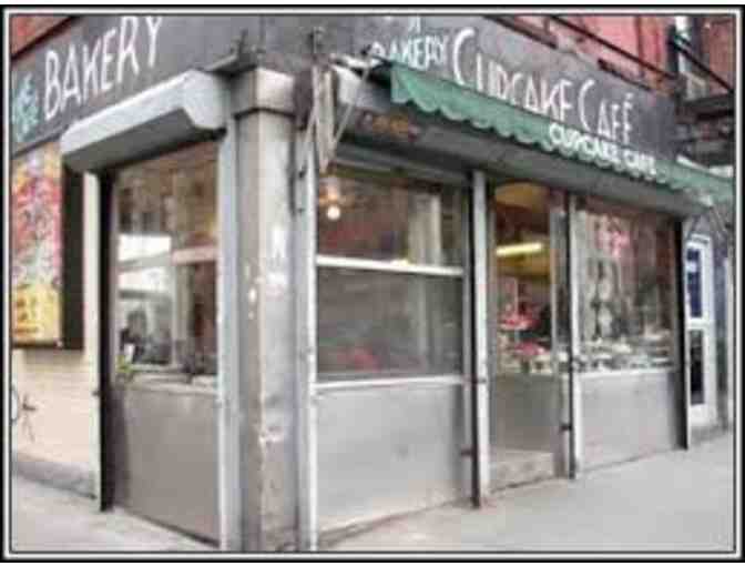 Cupcake Cafe: Standard Floral 9' Round Cake