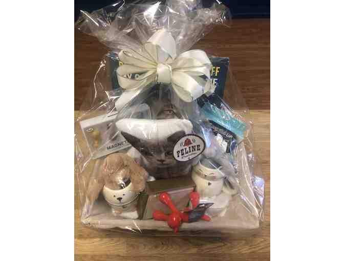 Delphinium Home 'Best Friends' Dog & Cat Gift Basket