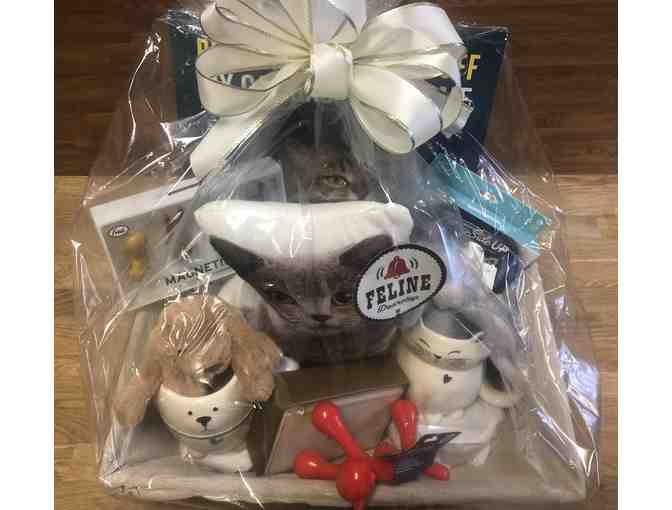 Delphinium Home 'Best Friends' Dog & Cat Gift Basket