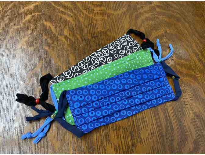 Set of three pleated masks