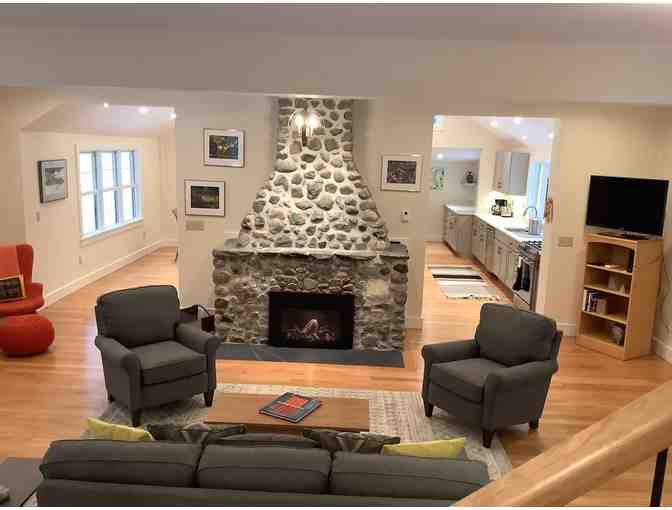 Cozy Ripton school house stay