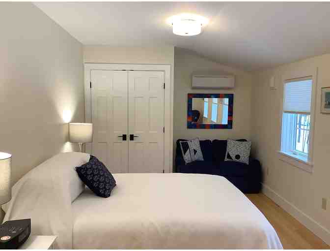 Cozy Ripton school house stay