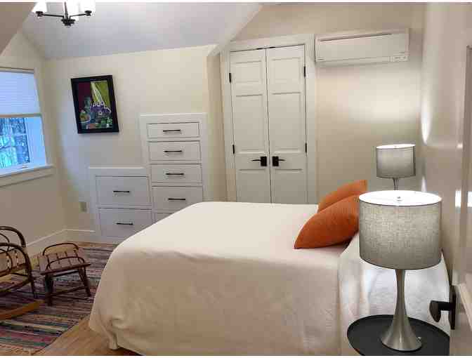 Cozy Ripton school house stay