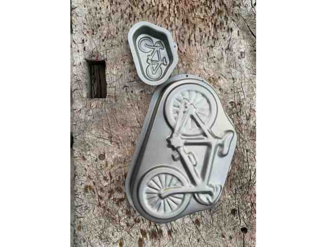 Bicycle baking tins (2 of 3)