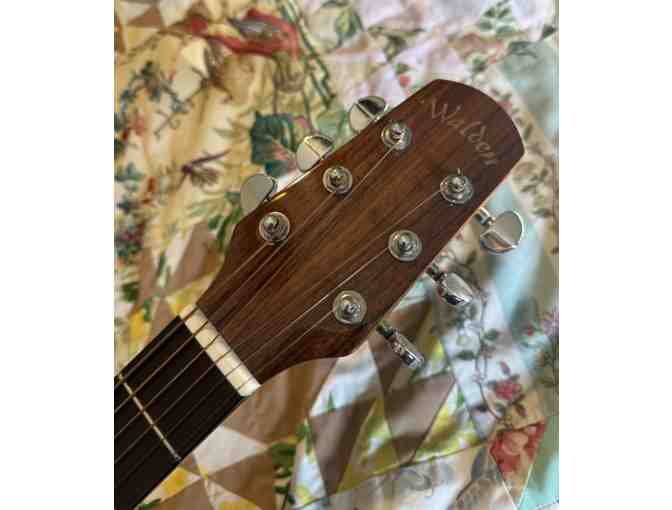 Acoustic Guitar - Photo 5