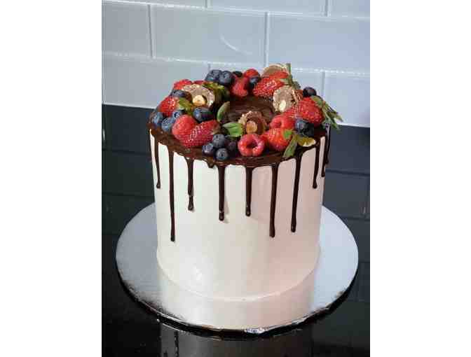 Custom Cake for 12 to 15 people by Kasia's Sweets