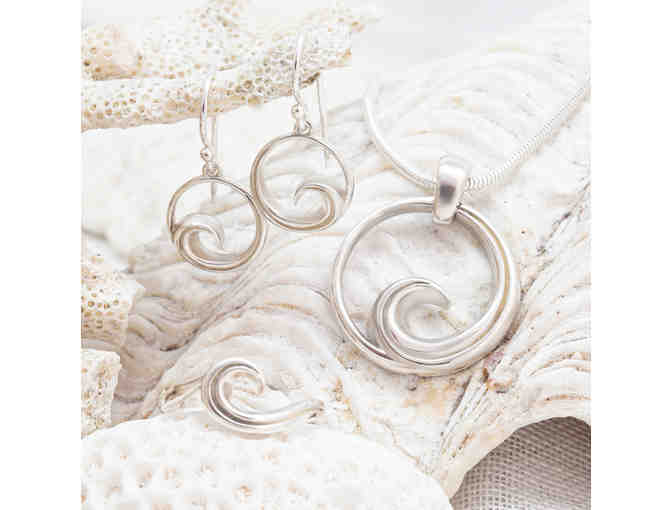 World Treasure Designs One Wave Necklace