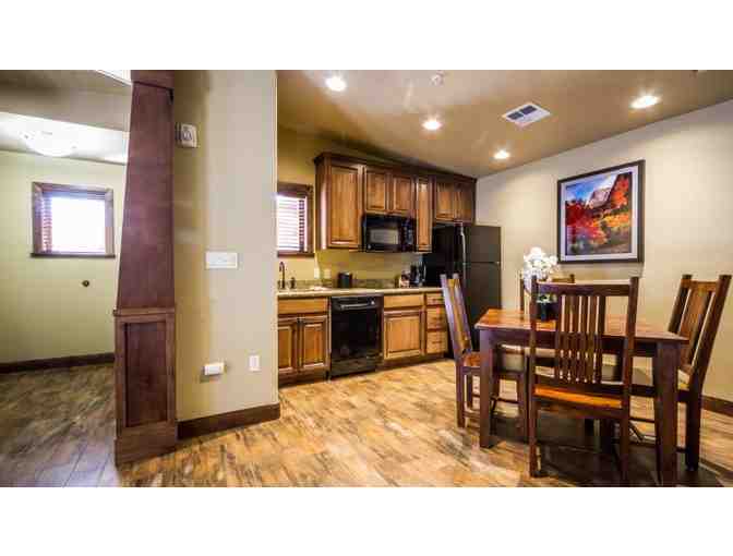 Cable Mountain Lodge: Two Night Stay in a Luxury Suite