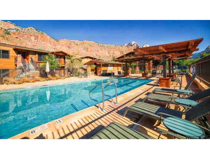 Cable Mountain Lodge: Two Night Stay in a Luxury Suite