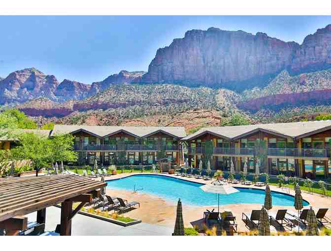 Desert Pearl Inn: One Night Stay in a King Riverside Room