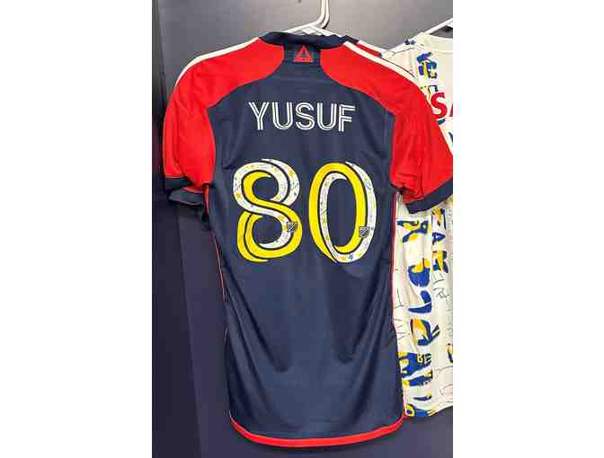 Alhassan Yusuf Game-Worn, Signed Fight Childhood Cancer Match Jersey - Photo 2